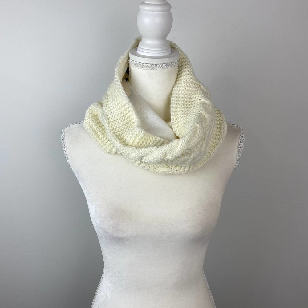 Charlie Page, Cream color snood.